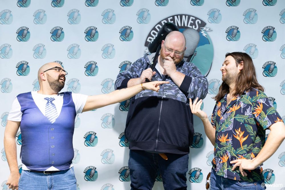 Photo par Kwaam reprenant le logo du tribunal avec papyal fox et barberouss
